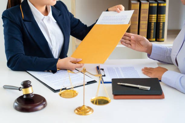 A Comprehensive Guide to Choosing the Right Attorney
